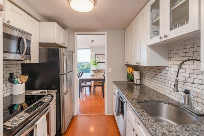 APT-1403 - 8200 E Jefferson Ave, Condo with 2 bedrooms, 2 bathrooms and null parking in Detroit MI | Image 9