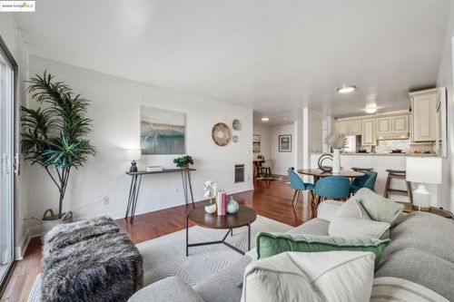 apt-113-2005 Pleasant Valley Ave, Oakland, CA, 94611-4670 | Card Image
