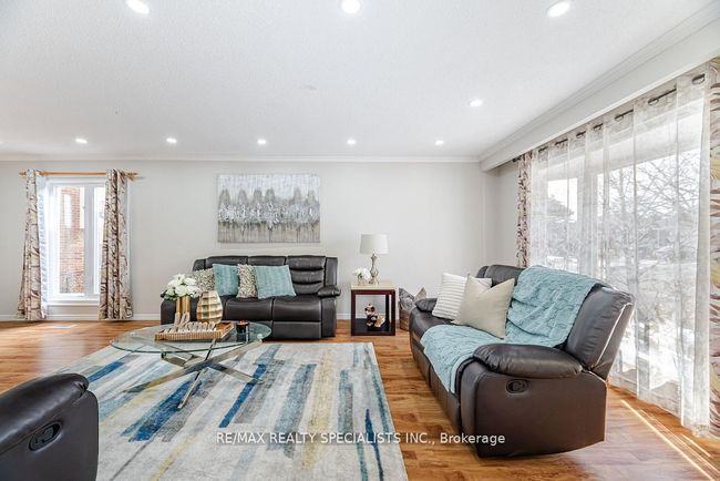 36 Blackthorn Lane, House other with 6 bedrooms, 2 bathrooms and 4 parking in Brampton ON | Image 5
