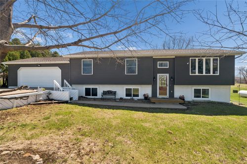 2425 Kenway Blvd Sw, Cedar Rapids, IA, 52404-7313 | Card Image