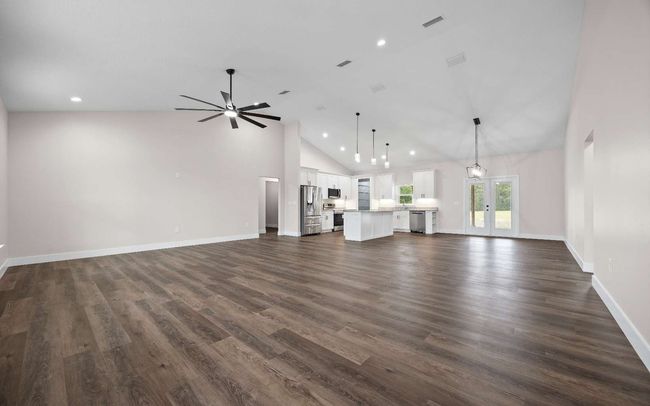 152 Sw Scott Pl, House other with 4 bedrooms, 2 bathrooms and 2 parking in LAKE CITY FL | Image 4