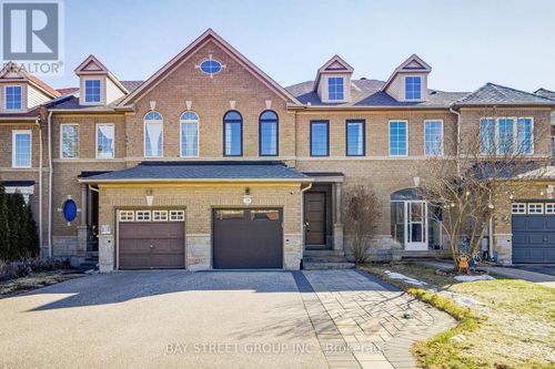 79 Loire Valley Ave, Thornhill, ON, L4J8V8 | Card Image