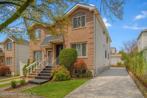29 Diaz St, Staten Island, NY, 10305-4426 | Card Image