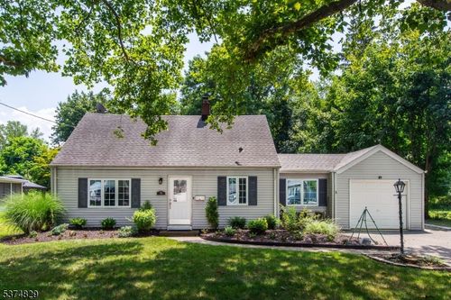 76 Village Rd, Pompton Plains, NJ, 07444-1819 | Card Image
