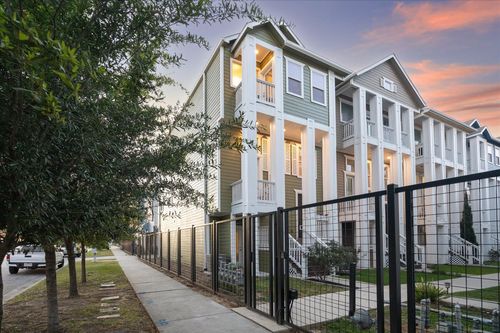 615 W 24th St, Houston, TX, 77008-1945 | Card Image