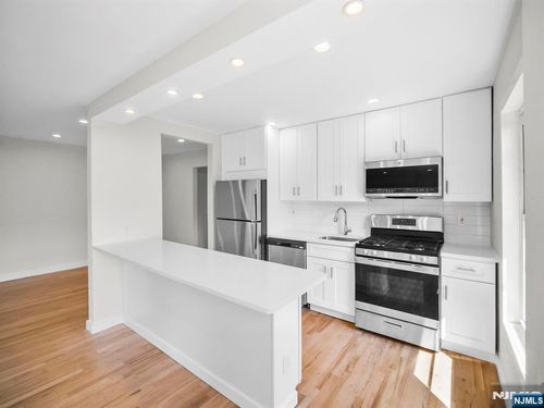 1614 Valley St, Fort Lee, NJ, 07024-2527 | Card Image