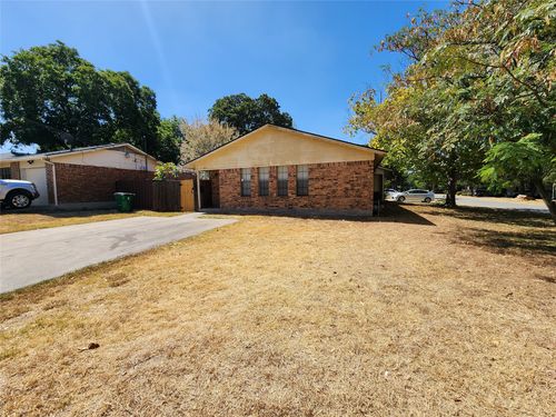 3211 Eastridge Dr, Haltom City, TX, 76117-3806 | Card Image