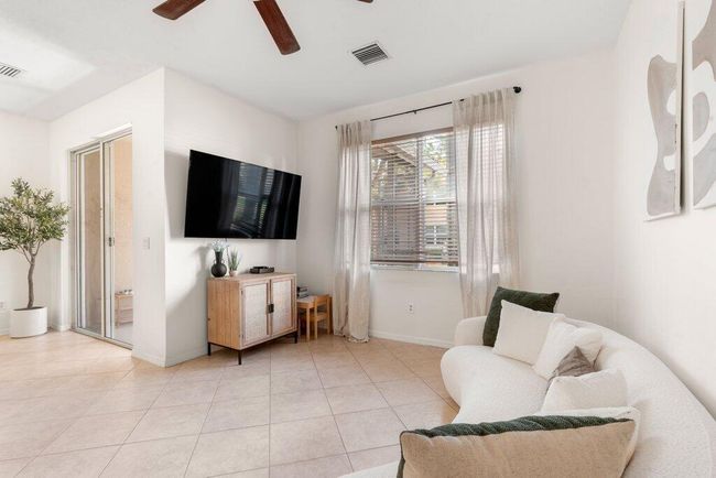 453 Rainbow Springs Ter, Townhouse with 3 bedrooms, 3 bathrooms and null parking in Royal Palm Beach FL | Image 11