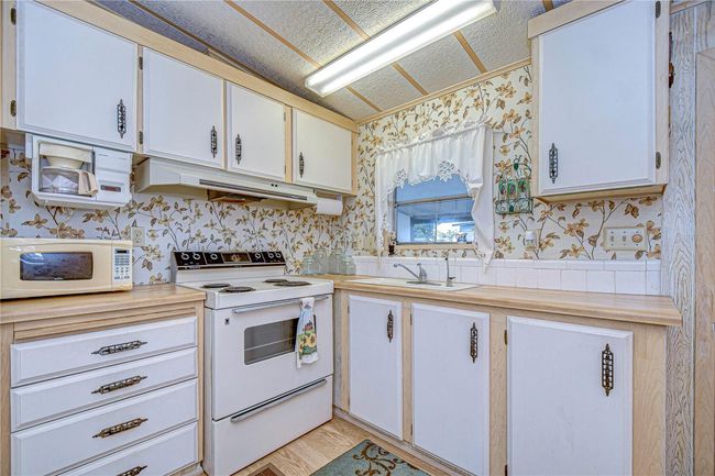39351 Dundee Rd, House other with 2 bedrooms, 2 bathrooms and null parking in ZEPHYRHILLS FL | Image 16