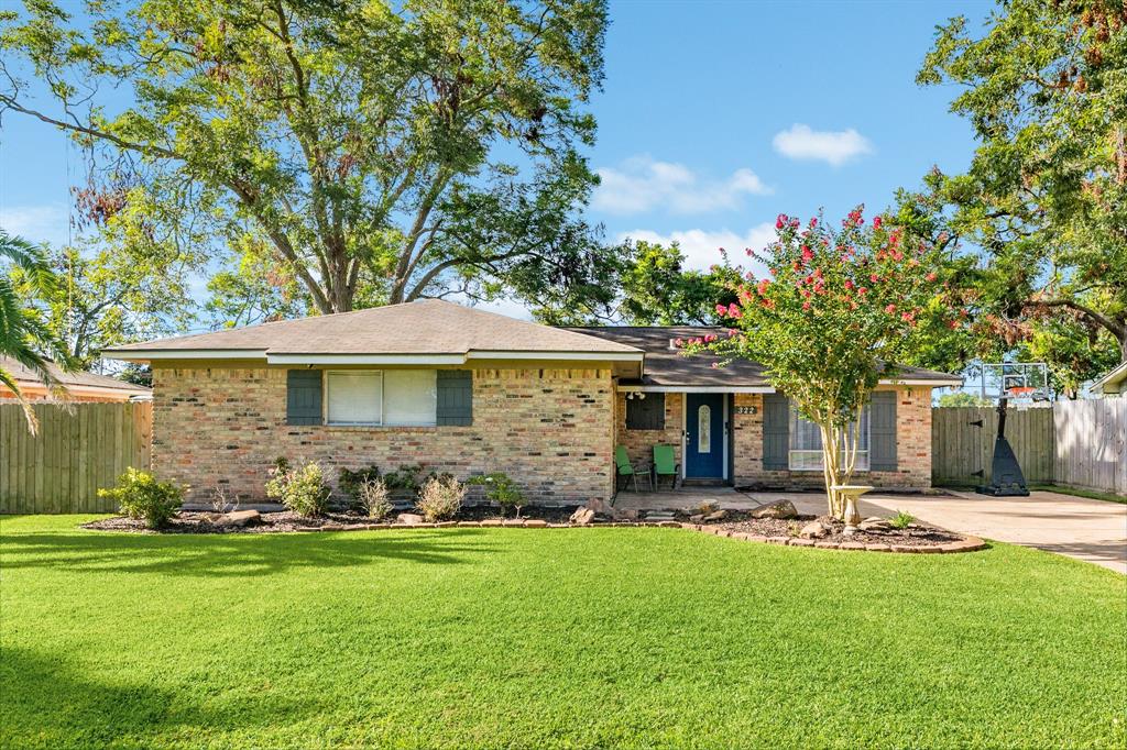 Pine St, Lake Jackson, TX 77566