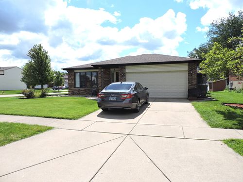 6931 Coachwood Trl, Tinley Park, IL, 60477-6834 | Card Image