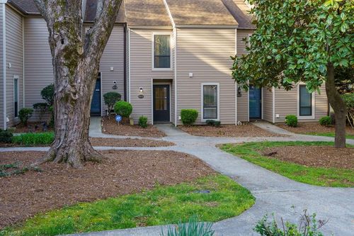 f-301 Village Ln, Greensboro, NC, 27409-2521 | Card Image