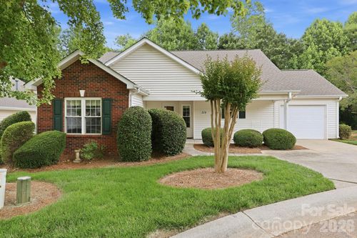 228 Oak Village Pkwy, Mooresville, NC, 28117-8204 | Card Image