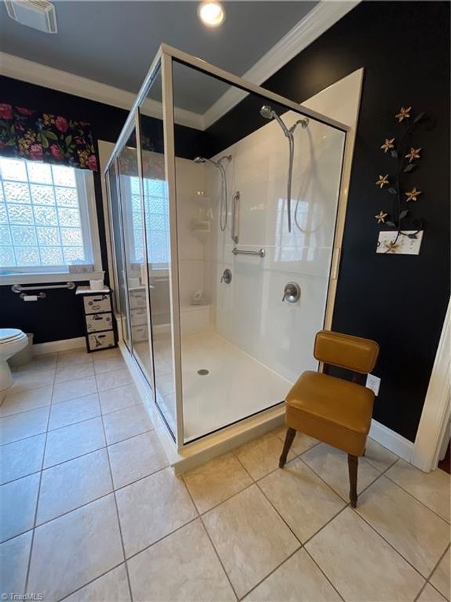 Primary bath dual shower head! | Image 9
