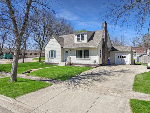 954 9th St, Westbrook, MN, 56183-9511 | Card Image