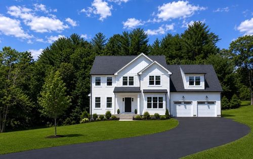 17 W Main St, Upton, MA, 01568-1517 | Card Image