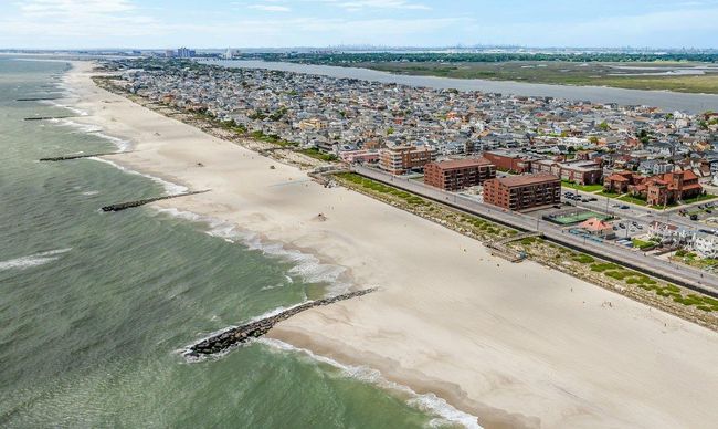 APT-204 - 661 W Broadway, Condo with 3 bedrooms, 2 bathrooms and null parking in Long Beach NY | Image 31