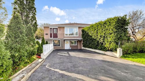 15 Gainsborough Rd, House with 8 bedrooms, 4 bathrooms and 4 parking in Brampton ON | Card Image