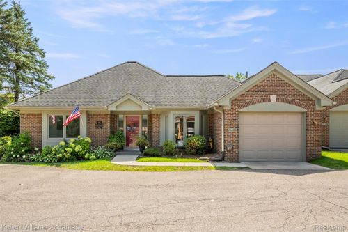 21388 Magnolia Ct, Farmington Hills, MI, 48336-4109 | Card Image