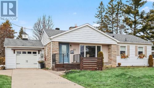 22 Broadview Ave W, Smiths Falls, ON, K7A4K9 | Card Image