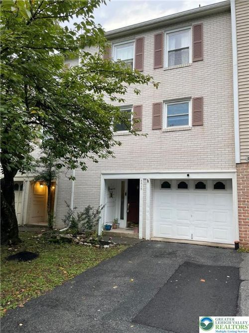 8315 Countryside Ln, FOGELSVILLE, PA, 18051-1506 | Card Image