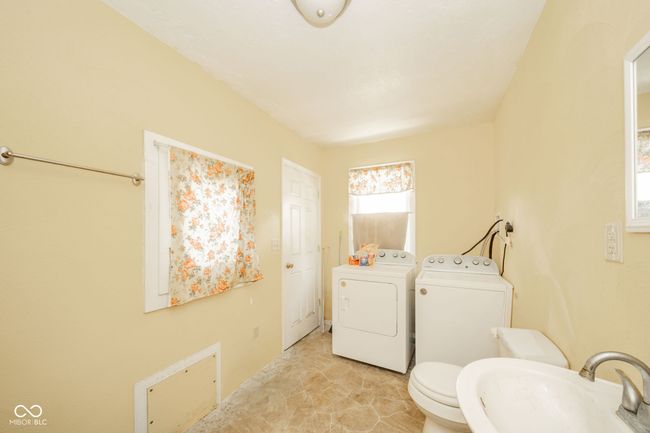 full bathroom with shower and laundry room on 2nd level | Image 16