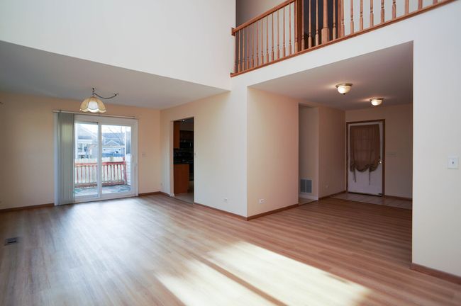671 Legends Dr, Home with 3 bedrooms, 3 bathrooms and 2 parking in Carol Stream IL | Image 5