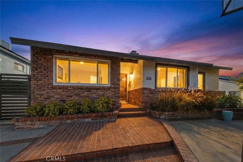 2950 N Lincoln St, Burbank, CA, 91504-1726 | Card Image