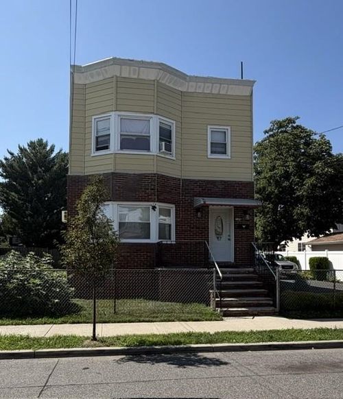 735 7th St, Secaucus, NJ, 07094-3009 | Card Image