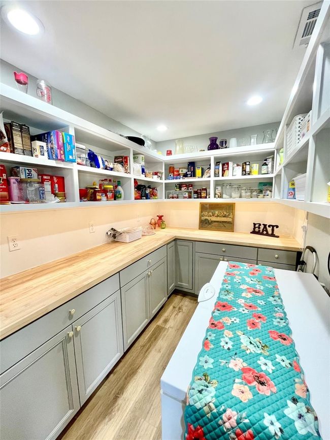 View of pantry | Image 6