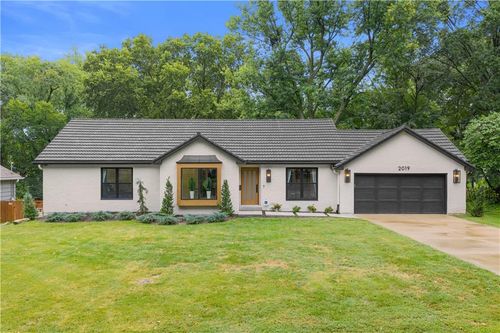 2019 W 81st Ter, Leawood, KS, 66206-1204 | Card Image