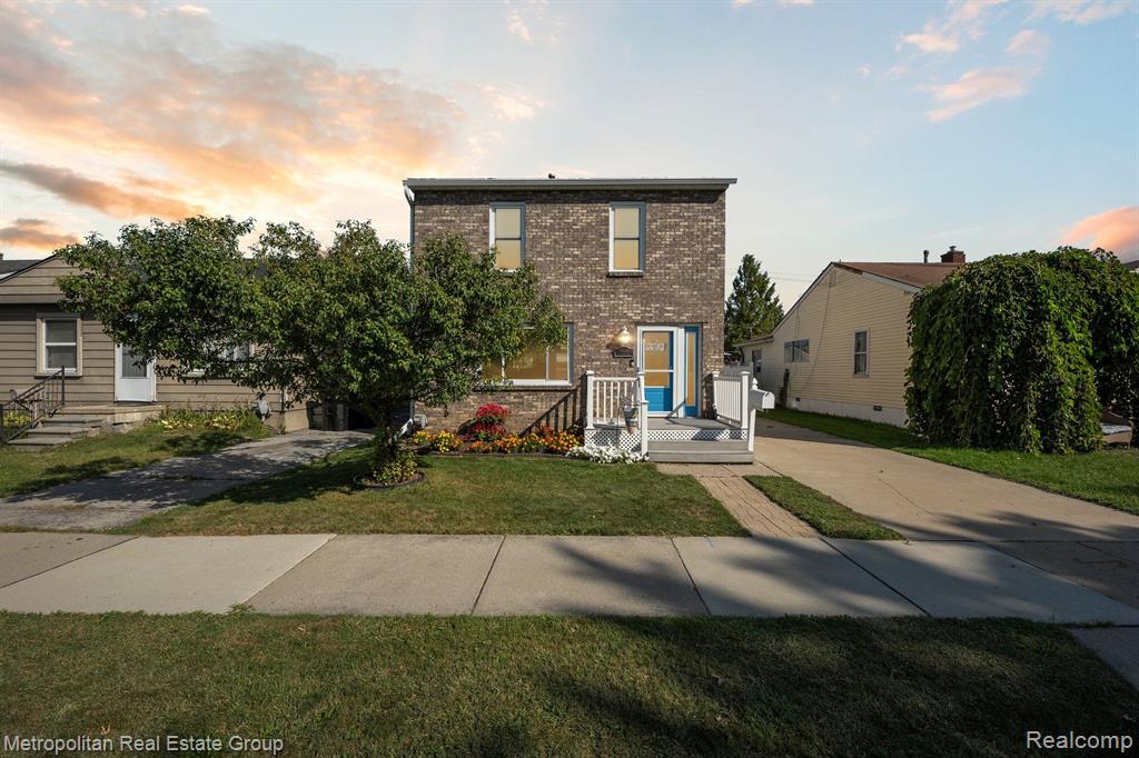 Lowell St, Roseville, MI 48066