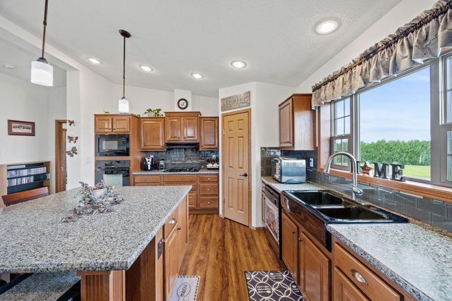 804 Park Vlg, House other with 3 bedrooms, 2 bathrooms and null parking in Litchfield MN | Image 5