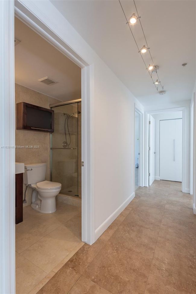 APT-101 - 50 Ocean Lane Dr, Condo with 3 bedrooms, 2 bathrooms and null parking in Key Biscayne FL | Image 25