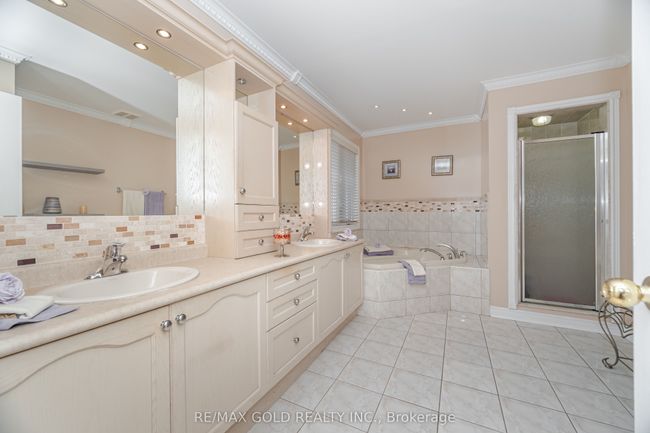 5 Summershade St, House other with 7 bedrooms, 5 bathrooms and 4 parking in Brampton ON | Image 15
