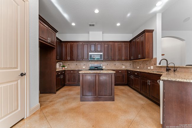 574 Deep Water Dr, House other with 3 bedrooms, 3 bathrooms and null parking in Spring Branch TX | Image 9