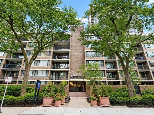 201-1555 N Sandburg Ter, Chicago, IL, 60610-6320 | Card Image