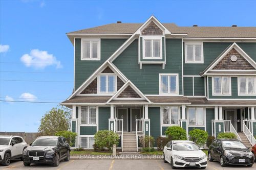366 Crownridge Drive, Kanata, ON, K2M3A4 | Card Image