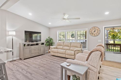 77 Coyote Ln, SYLACAUGA, AL, 35151-2577 | Card Image