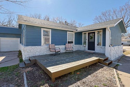 317 E 6th St, Halstead, KS, 67056-2211 | Card Image