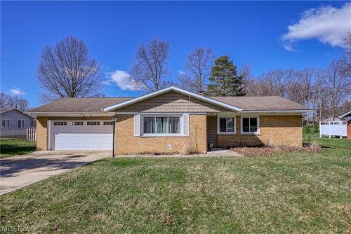 9102 Tanglewood Rd, Macedonia, OH, 44056-1330 | Card Image