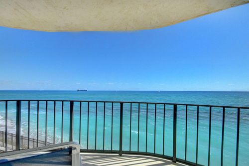 apt-301-5420 N Ocean Dr, Riviera Beach, FL, 33404-2527 | Card Image