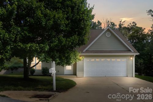 50 Ridgeland Ln, Asheville, NC, 28805-0001 | Card Image
