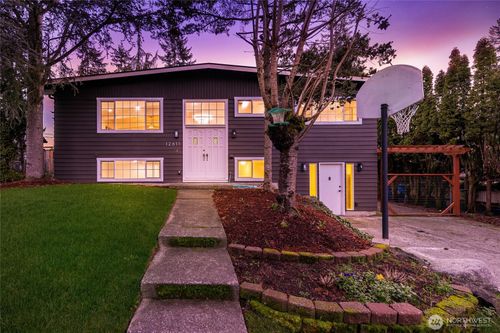 12611 Se 160th St, Renton, WA, 98058-4718 | Card Image