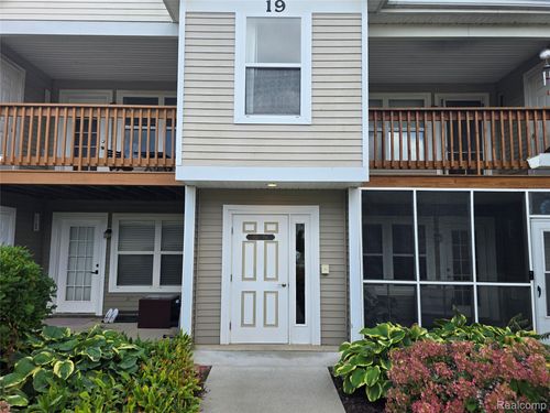 1533 Weatherstone Dr, Ann Arbor, MI, 48108-3361 | Card Image