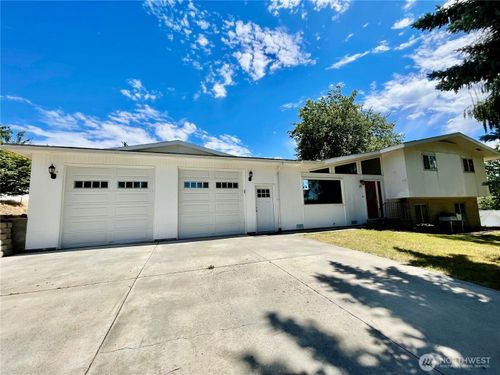 810 E Spring St, Dayton, WA, 99328-1451 | Card Image