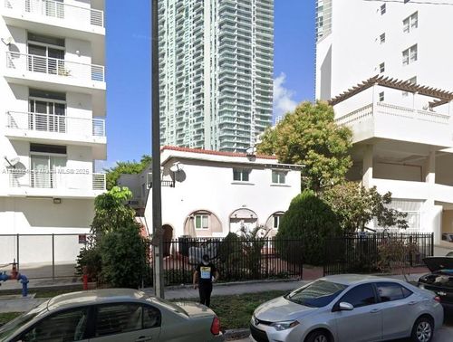 437 Ne 30th St, MIAMI, FL, 33137-4381 | Card Image