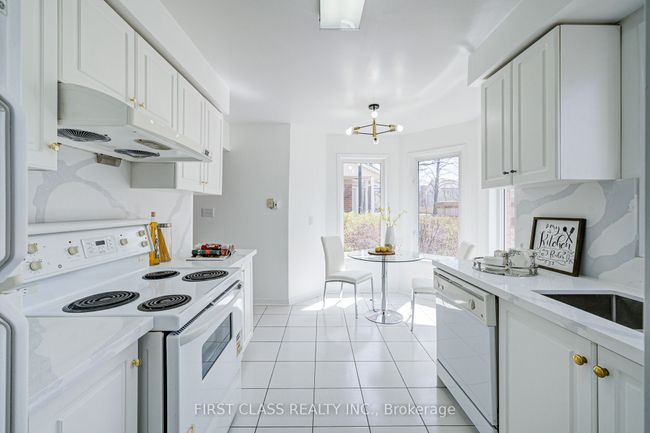 202 - 28 Rosebank Dr, Condo with 3 bedrooms, 3 bathrooms and 2 parking in Scarborough ON | Image 10