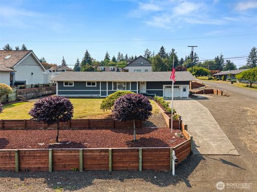 706 Bradford St, Raymond, WA, 98577-3403 | Card Image