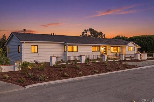 557 Canyon Dr, Solana Beach, CA, 92075-1338 | Card Image